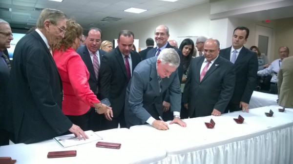Firma de la SPP en el Pacto de Juntos por Puerto Rico-14-05-2014